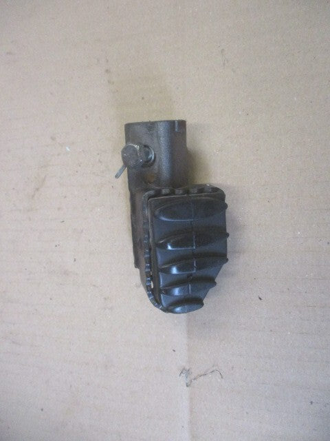 Cale pied avant gauche pour Derbi 125 Mulhacen