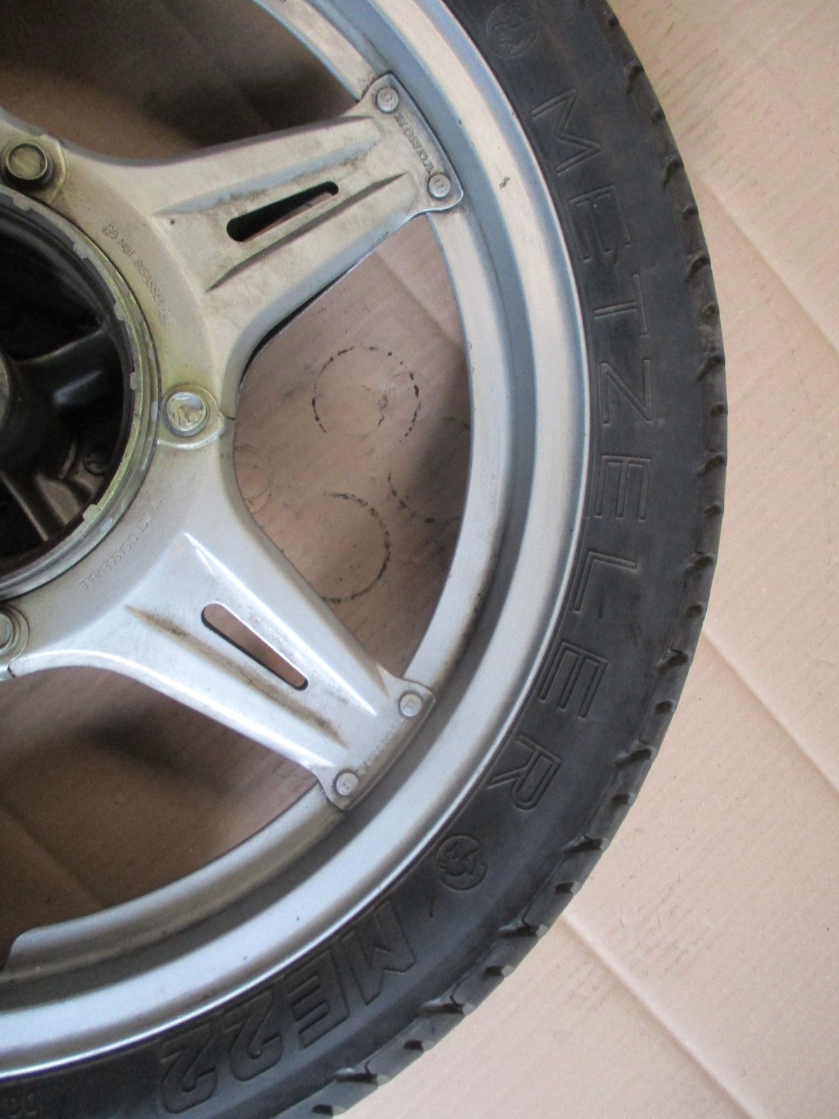 Roue avant Honda 125 CBT - CB125T - 125 Twin - Disque avec 5 trous de fixation