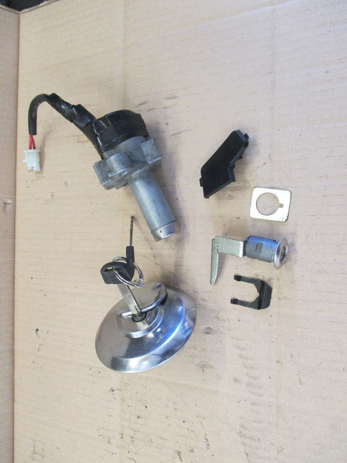 Nieman + bouchon + serrure de selle pour Honda 125 CBF - JC74