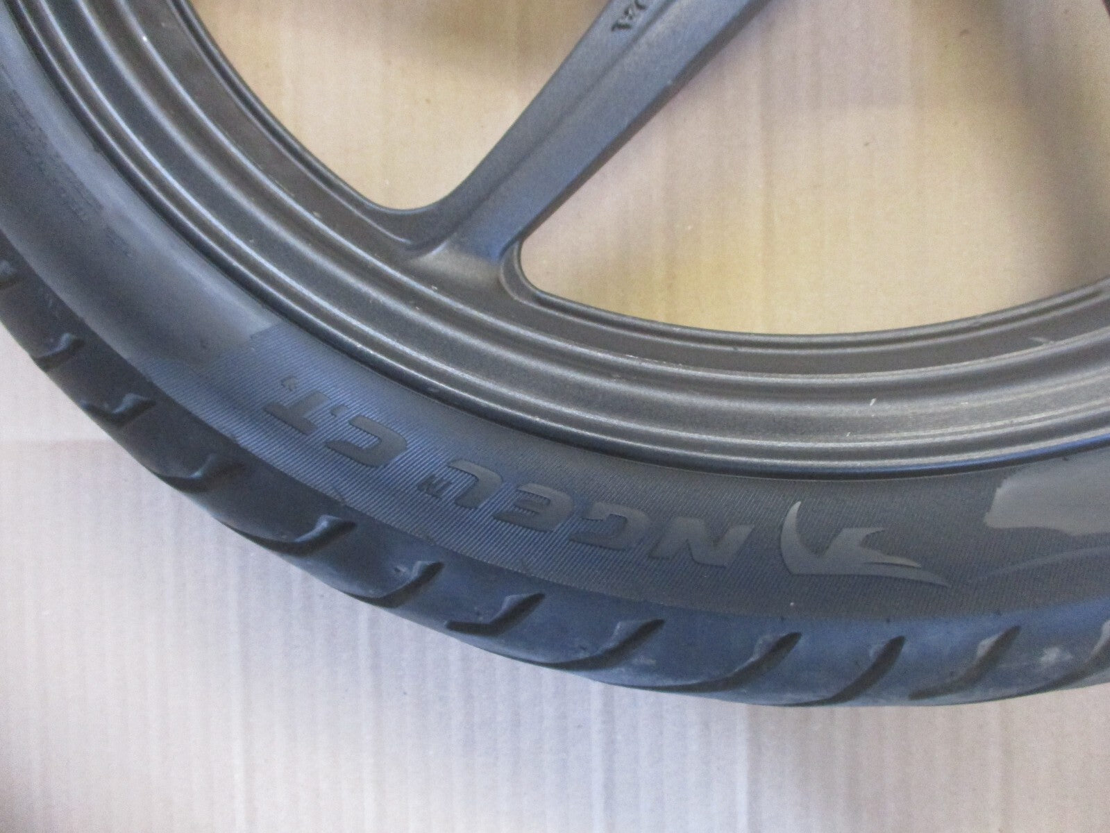 Roue avant avec pneu peu roulé pour Honda 125 CBF - JC40A