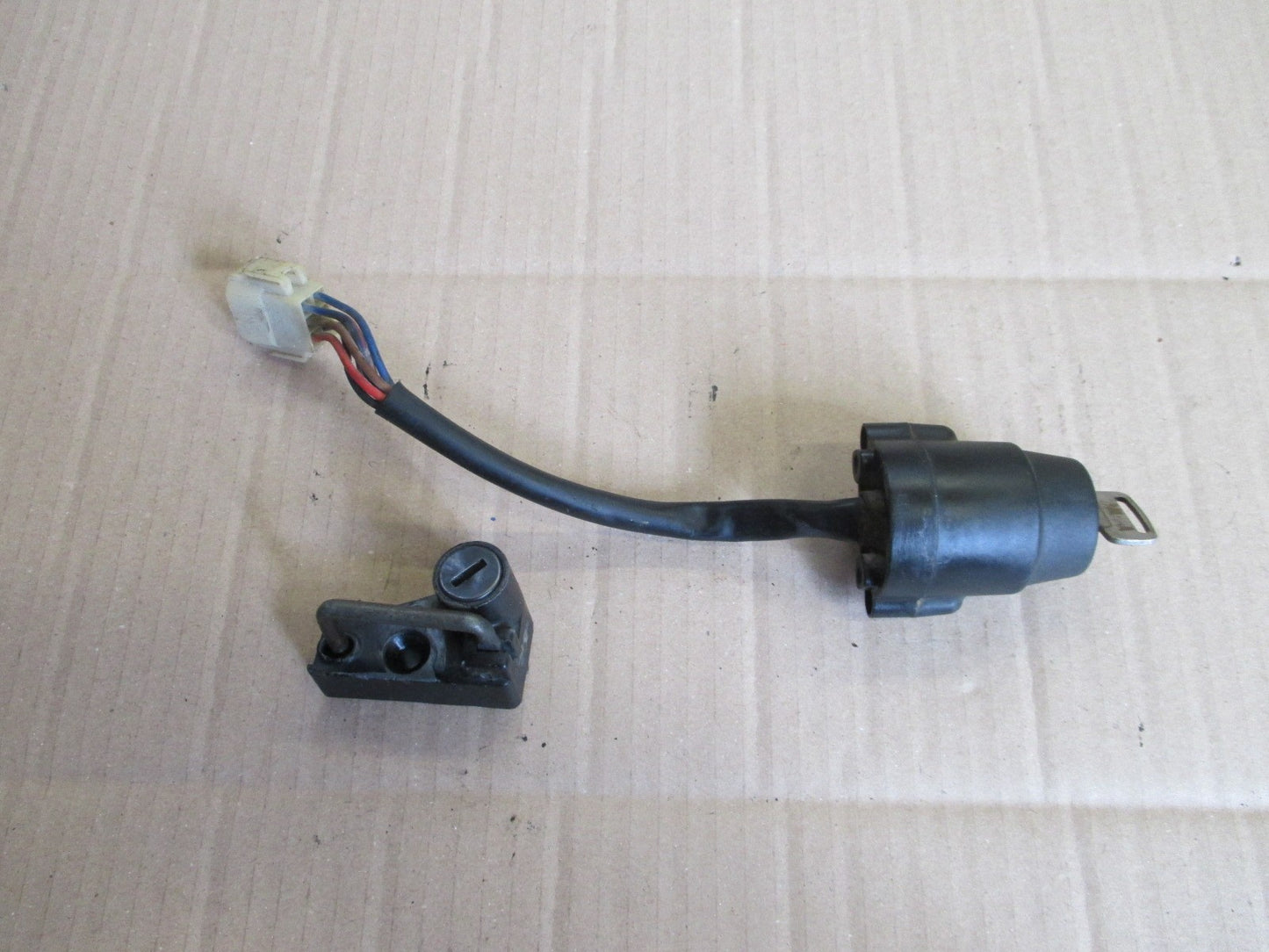 Nieman + serrure de casque pour Yamaha 125 DTLC - 10V