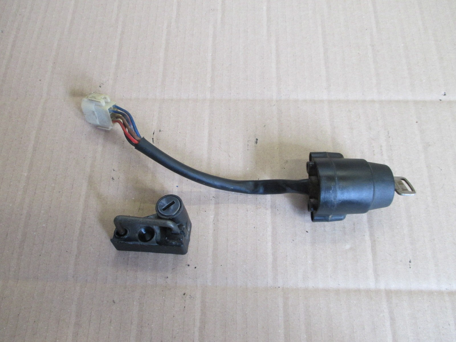 Nieman + serrure de casque pour Yamaha 125 DTLC - 10V