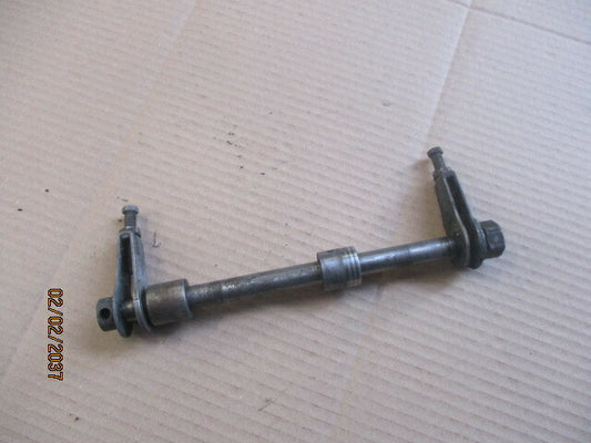 Axe de roue arrière pour Yamaha 125 AT1 - AT2