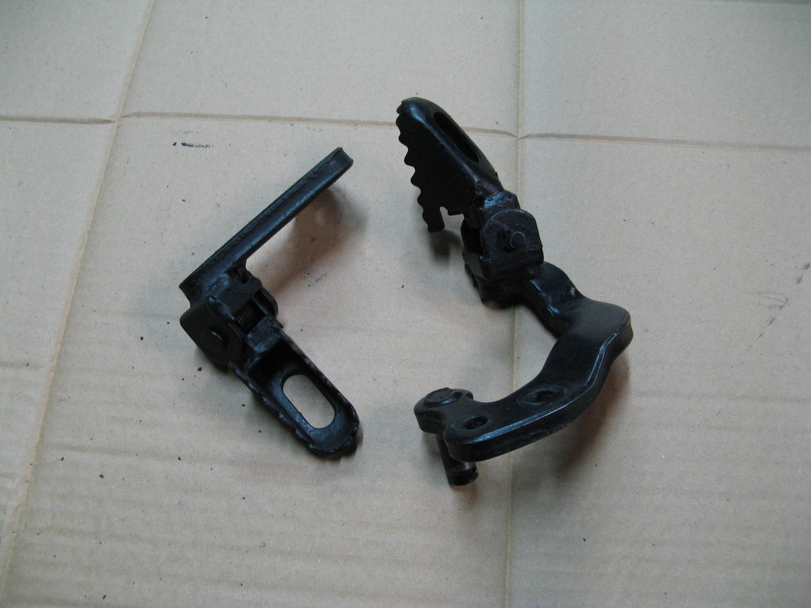 Cales pieds avant pour Yamaha 600 Ténéré - 34L - 55W
