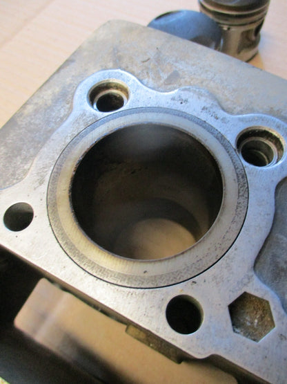 Cylindre / pistons pour Honda 125 CM - JC05