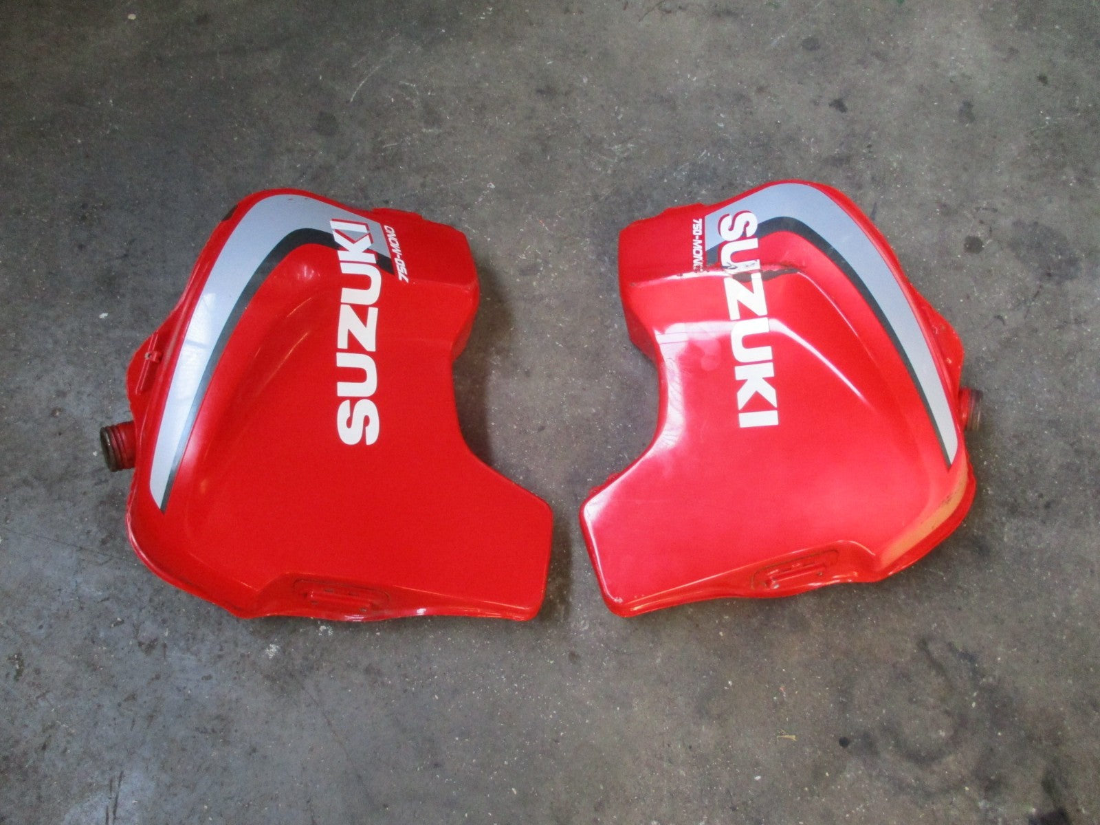Réservoir droit et gauche pour Suzuki 750 DR - 800 DR - SR41 - SR42A