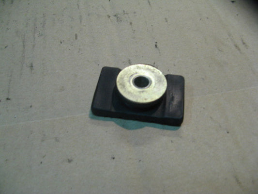 Caoutchouc arrière de réservoir pour Honda 125 CBR - JC34 - 2006 - 8852 kms