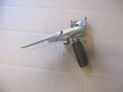 Platine cale pieds avant droite pour Honda 125 CBF - JC40A