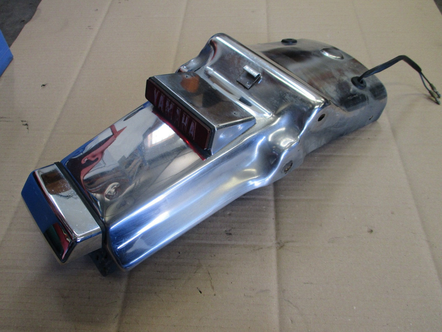Garde boue arrière + feu de plaque pour Yamaha 750 FZX - 2JE - 4AM