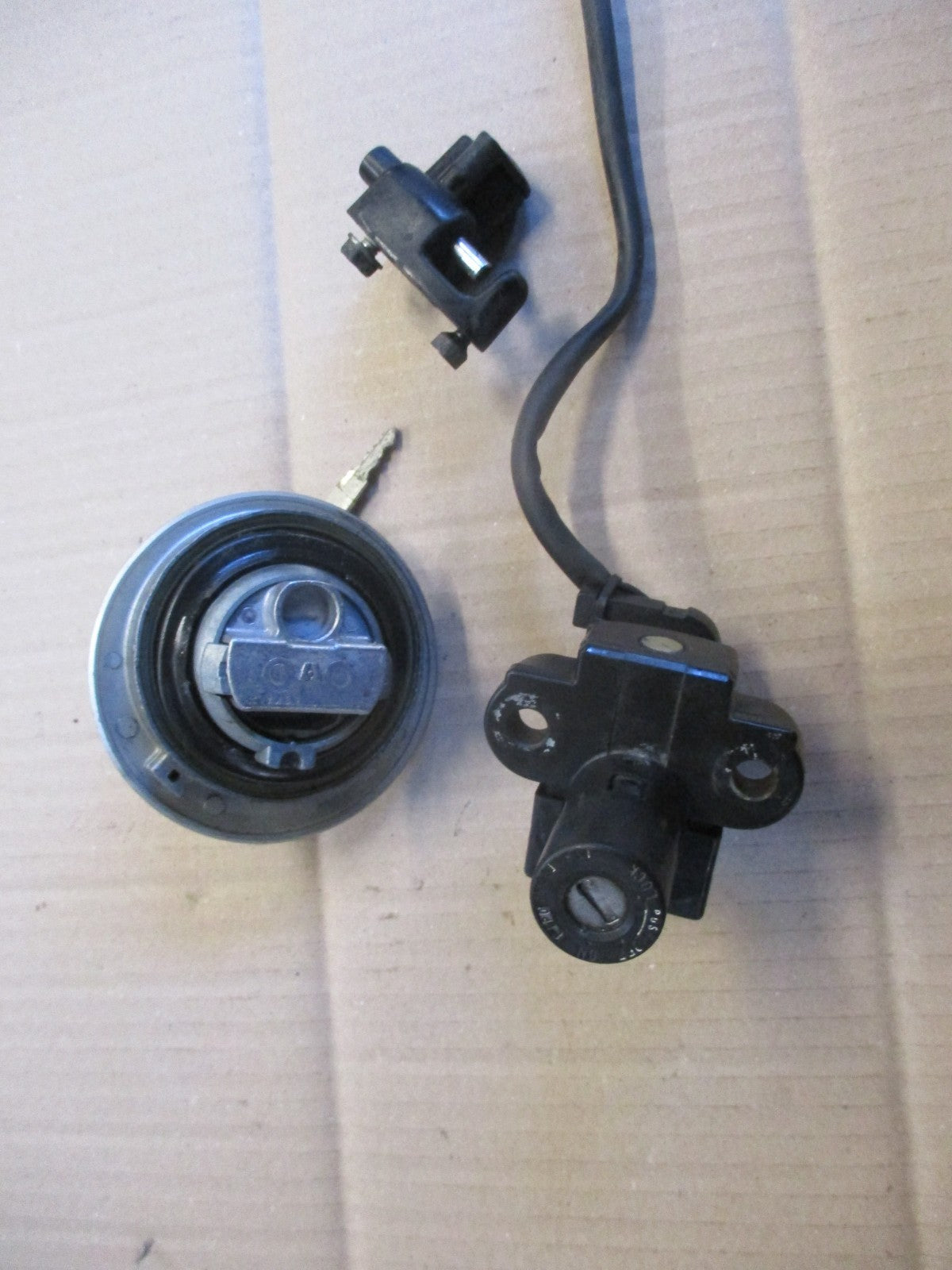 Nieman + bouchon à clé + serrure de casque pour Honda 650 NX Dominator - RD08A