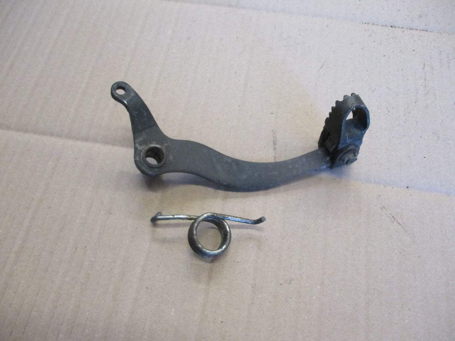 Pédale de frein arrière + ressort pour Yamaha 125 DTLC - 10V