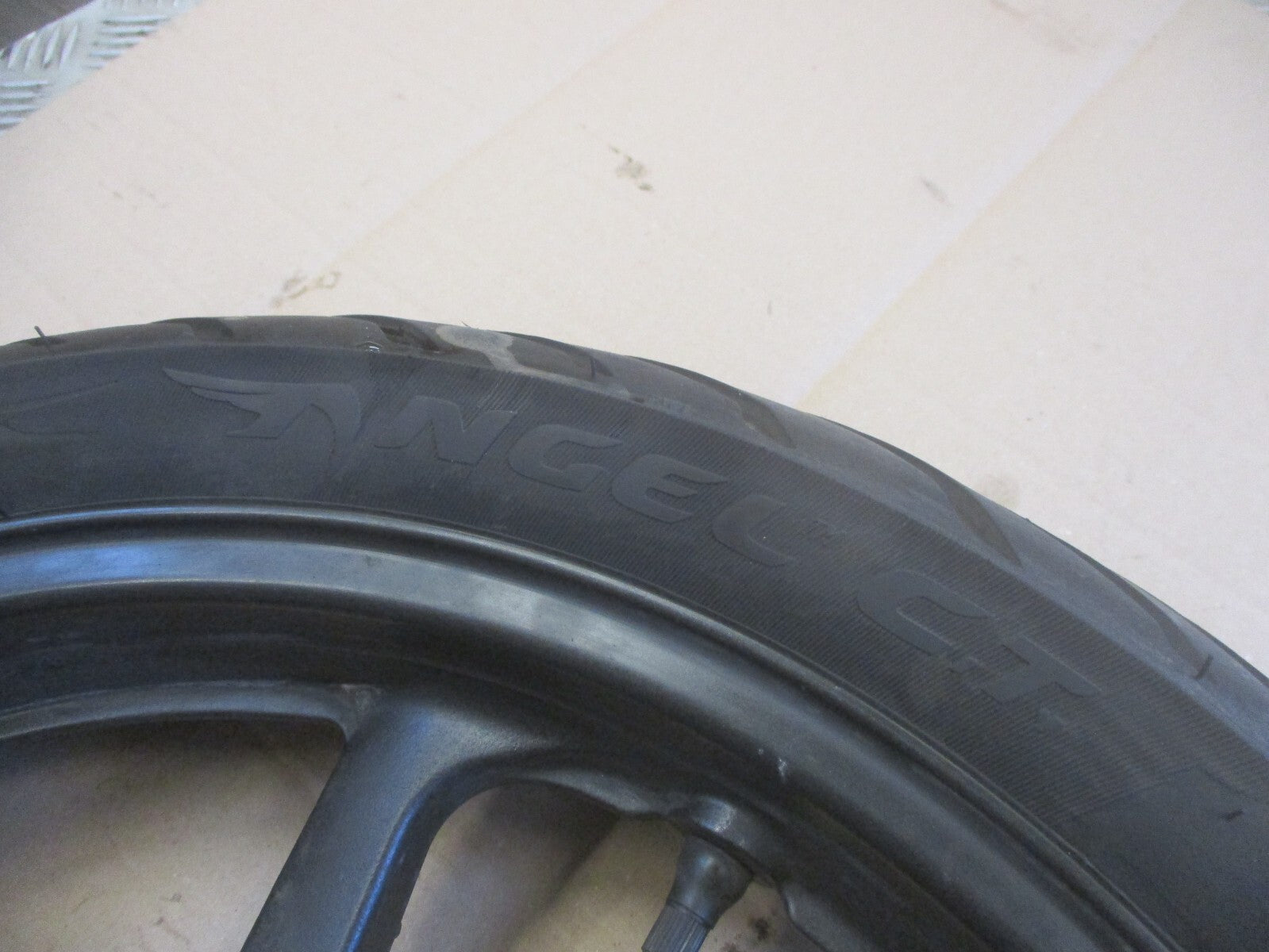 Roue arrière avec pneu bon état pour Honda 125 CBR - JC34