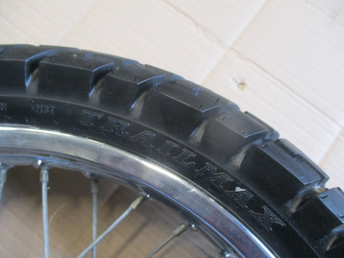 Roue arrière avec pneu Dunlop Trailmax très peu roulé Yamaha 125 DTLC - 10V