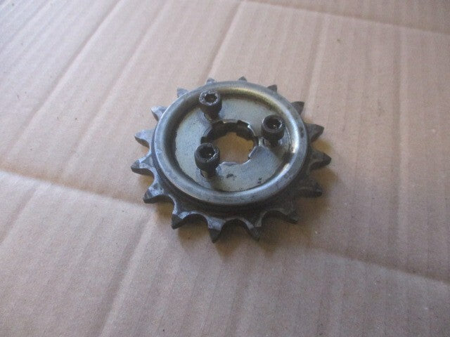 Pignon de sortie de boite pour Suzuki 600 DR - 650 DR - SN41A - SP41A