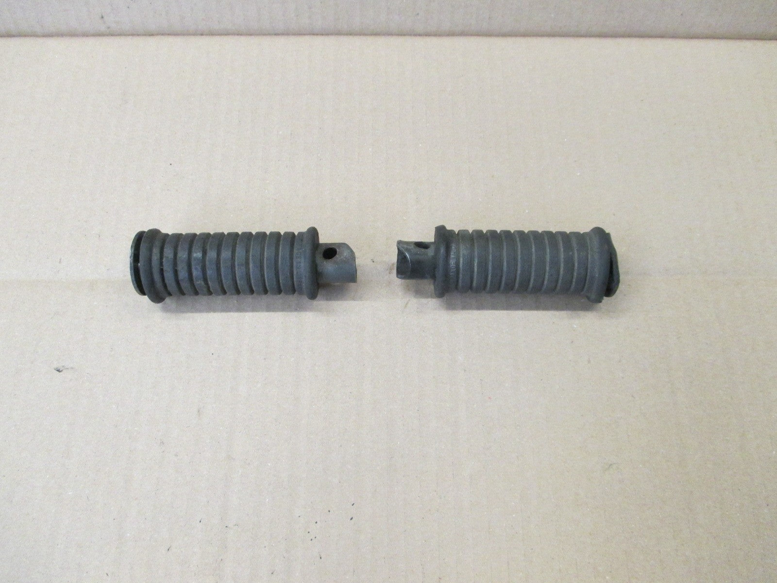 Cales pieds arrières pour Suzuki 125 TS ER - 1979 / 1981