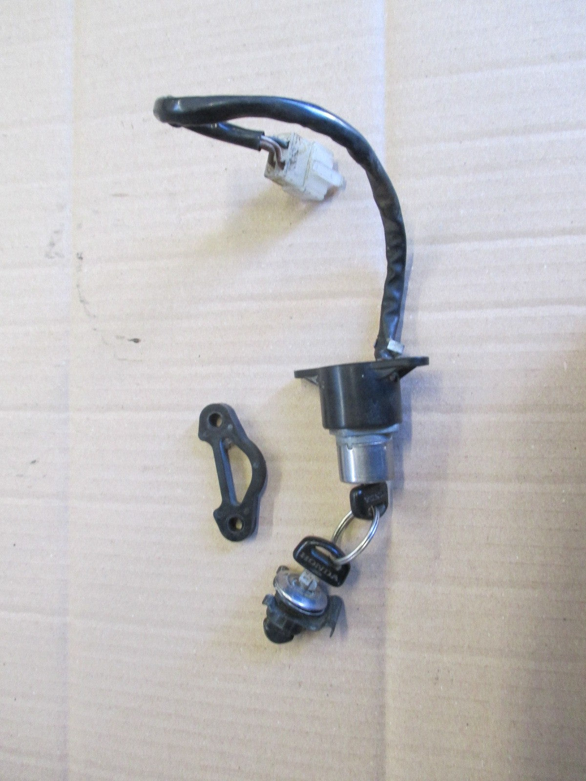 Nieman + serrure de trappe essence pour Honda 125 CBT - CB125T - 125 Twin