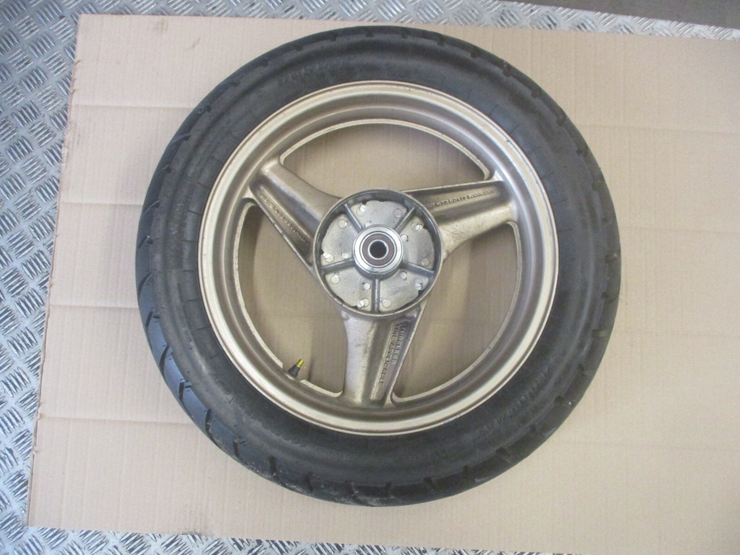 Roue arrière avec pneu très peu roulé pour Honda 750 VFR - RC24