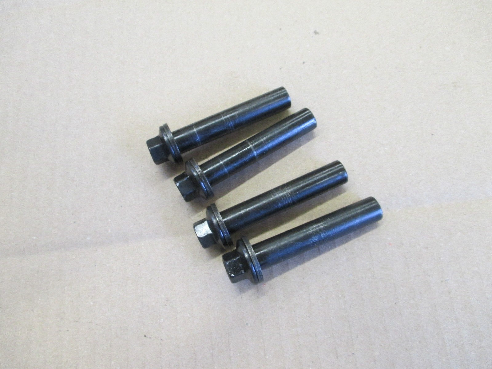 Ecrous de fixation culasse + rondelles pour Honda 125 CBF - JC74
