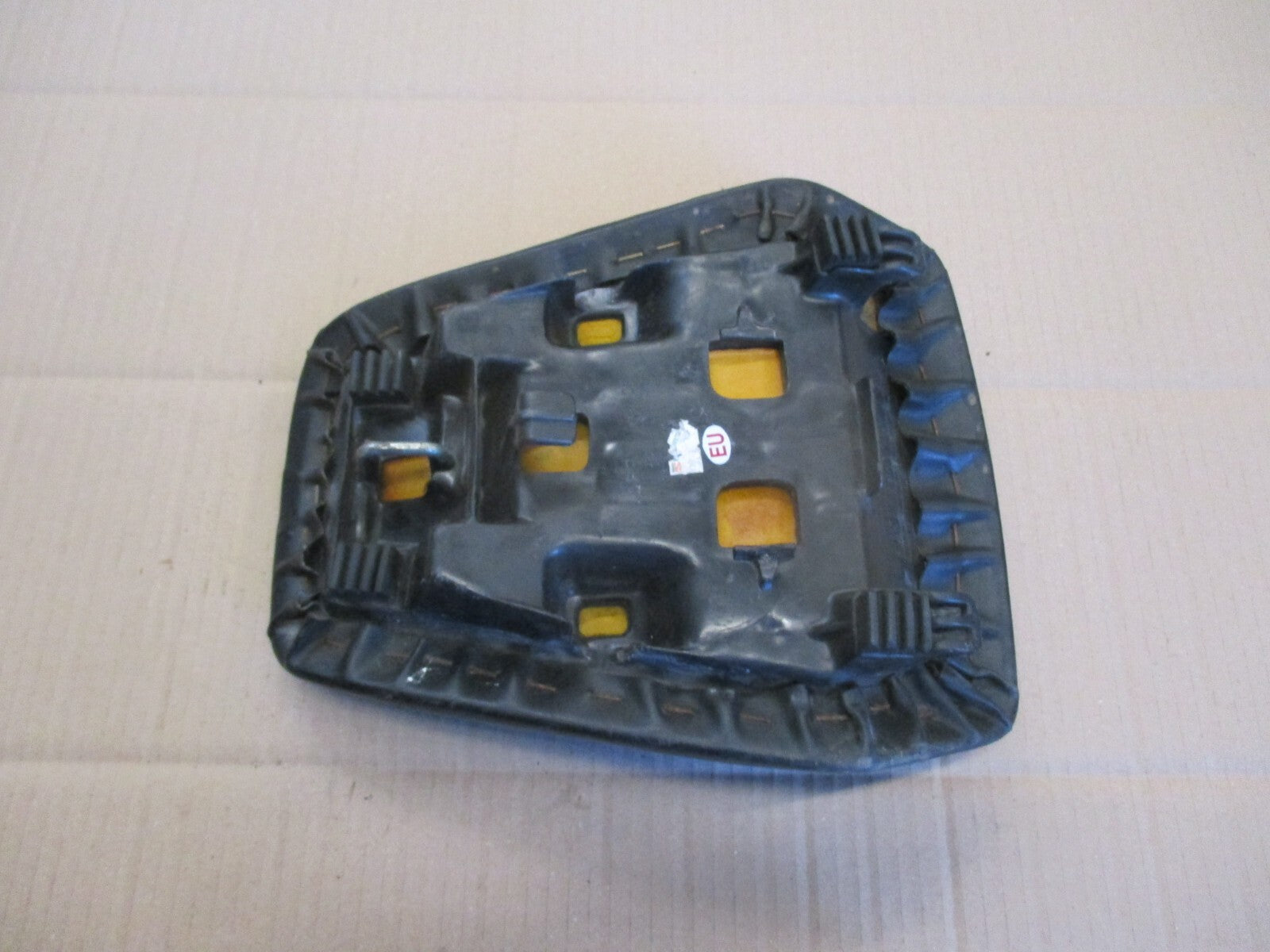 Selle passager arrière pour Honda 125 CBR - JC34