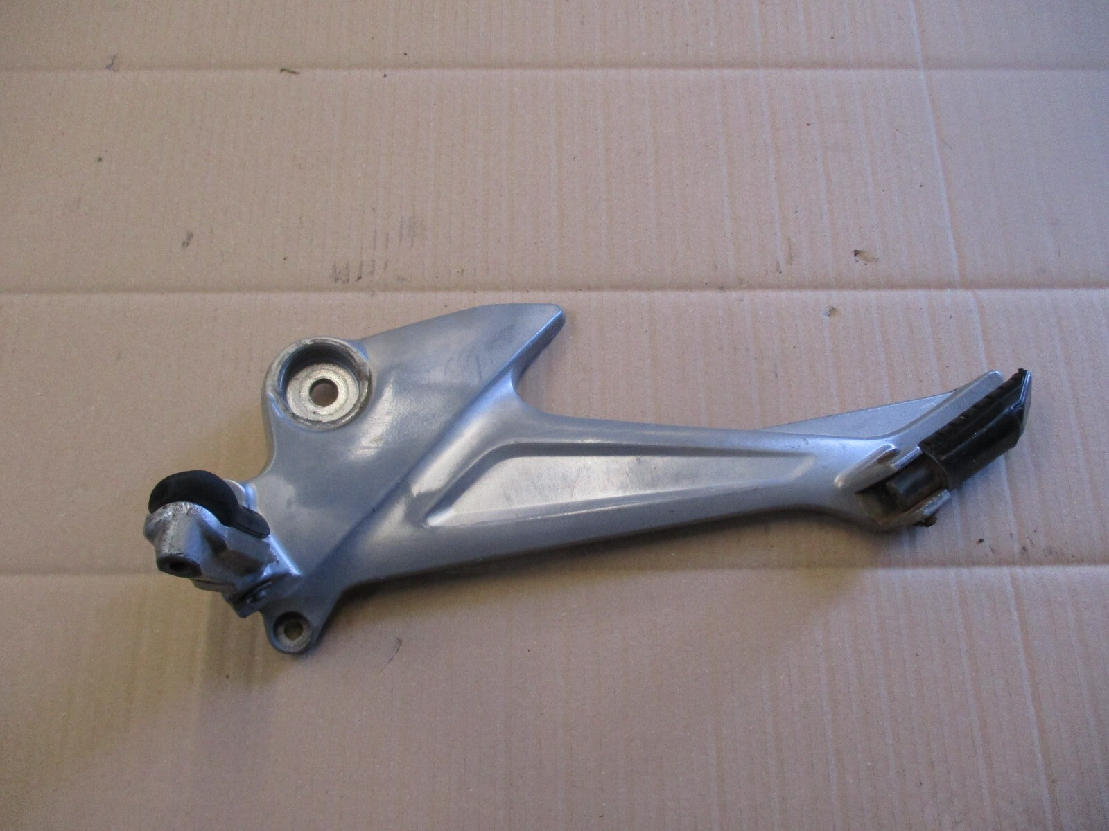 Platine cales pieds gauche pour Honda 125 XLV Varadéro - JC32