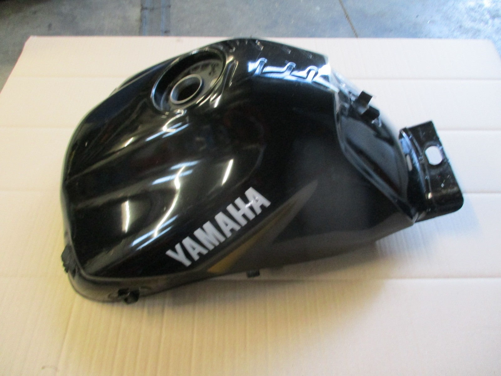 Réservoir d'essence pour Yamaha 850 TDM - 4TX - 1996 - 1998
