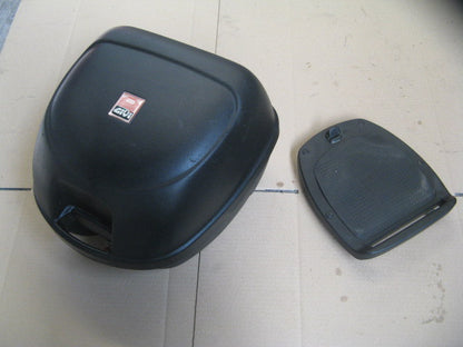 Top case GIVI + platine universelle GIVI