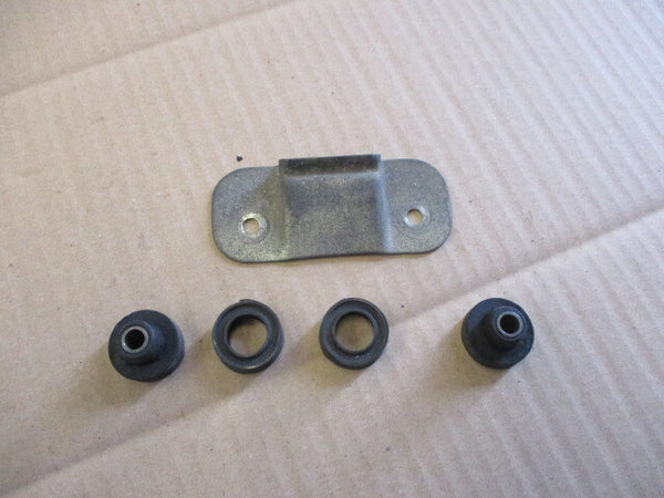 Fixation arrière de réservoir pour Suzuki 125 DR - SF44A