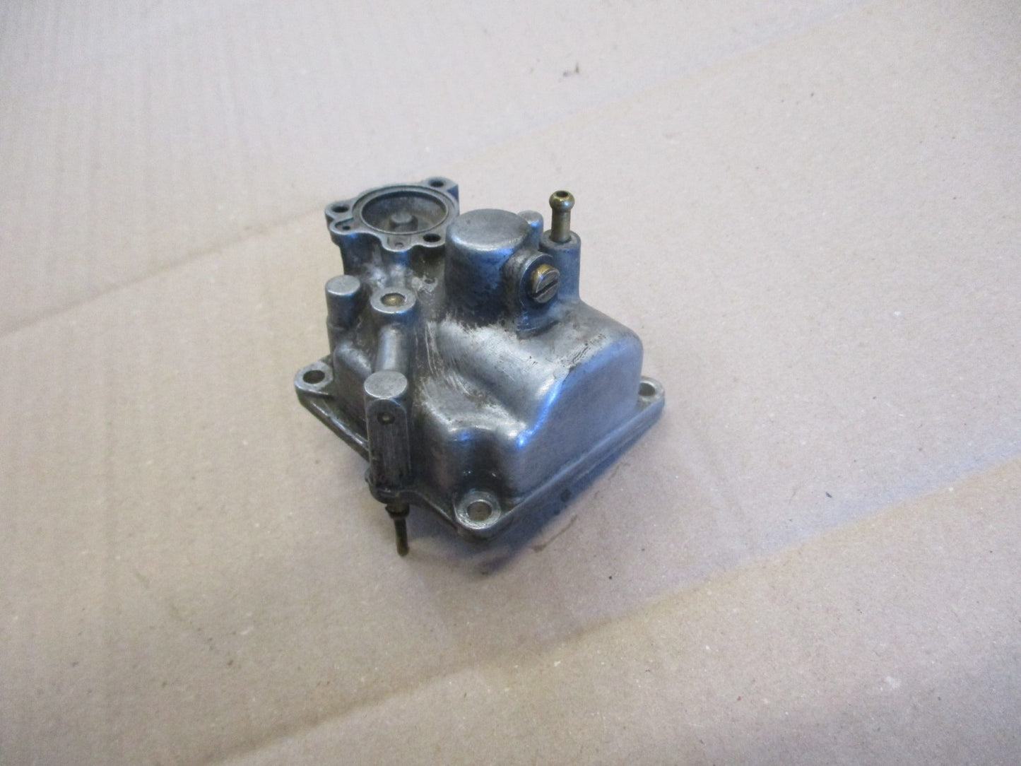 Cuve de carburateur pour Suzuki 600 DR - 650 DR - SN41A - SP41A