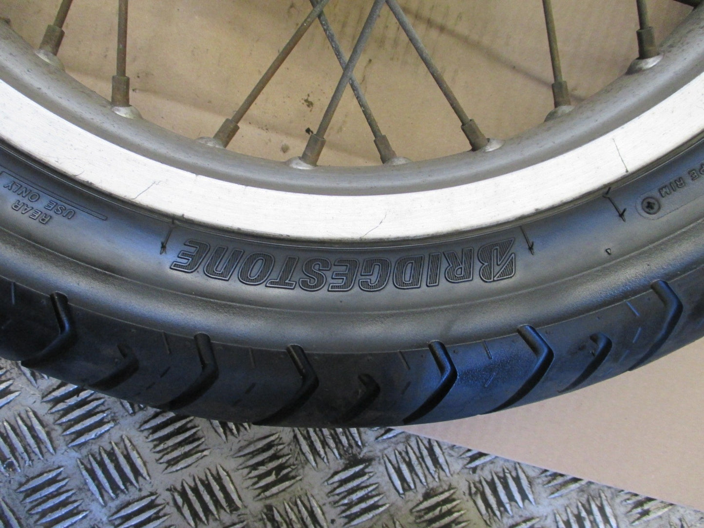 Roue arrière 2.50x17 couleur alu pour Honda 600 Transalp - PD06 - PD10
