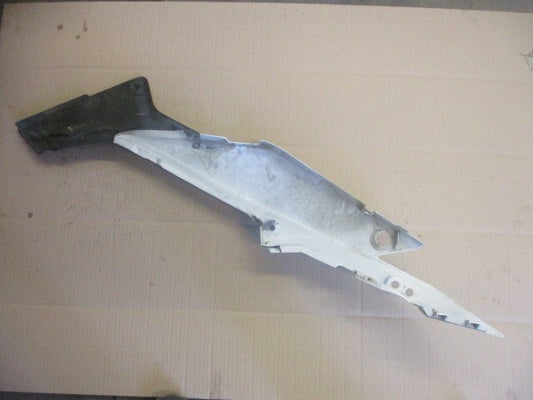 Cache latéral dessous de selle gauche pour Honda 125 CBR - JC39A