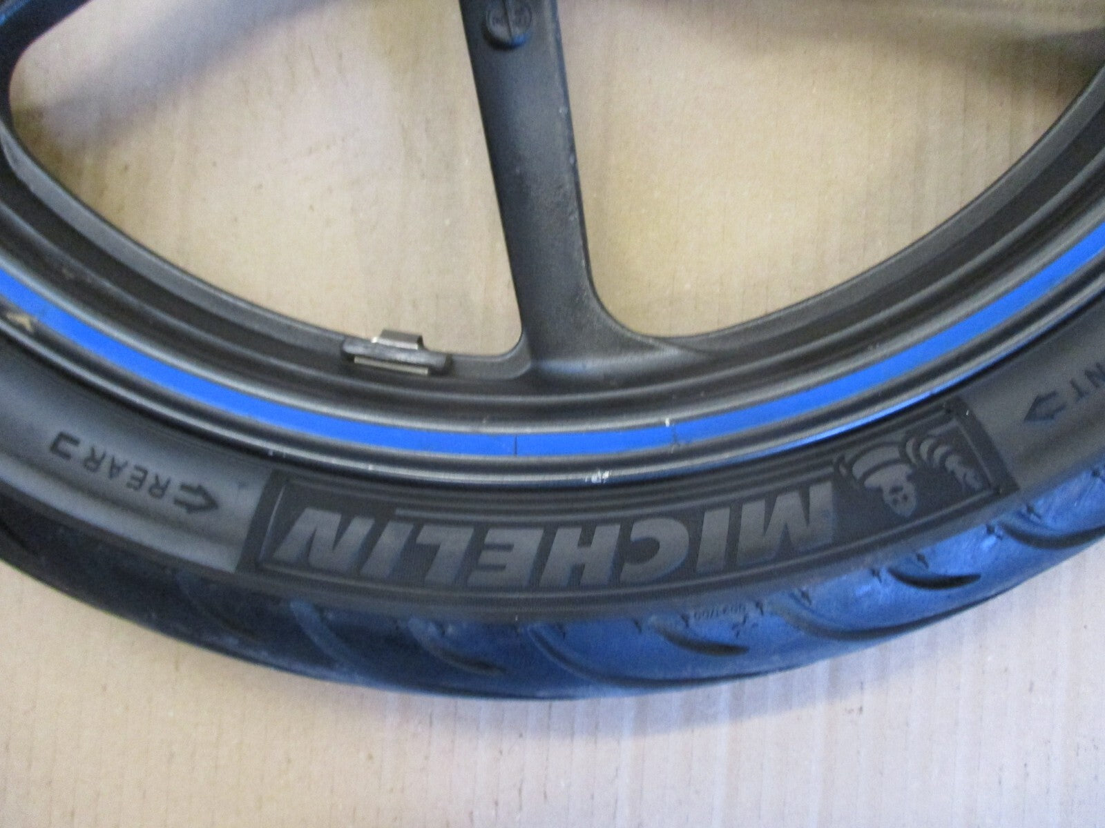 Roue avant et arrière avec pneu bon état pour Honda 125 CBR - JC34