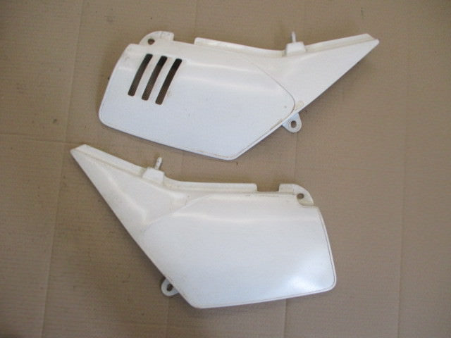 Caches latéraux pour Suzuki 125 DR - SF43B