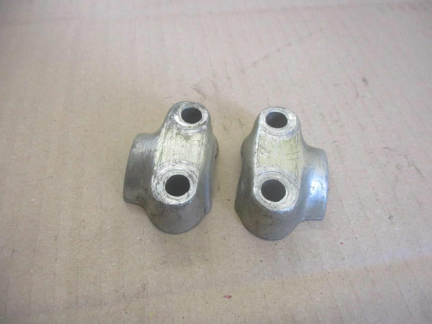 Demies coquilles de fourreaux de fourche pour Suzuki 125 GT
