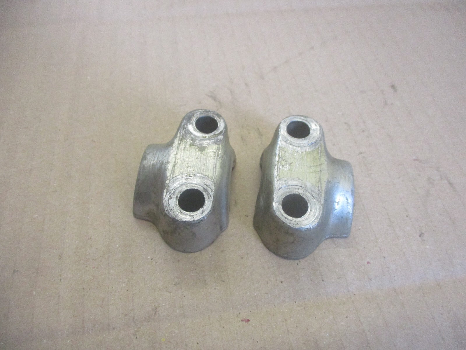 Demies coquilles de fourreaux de fourche pour Suzuki 125 GT