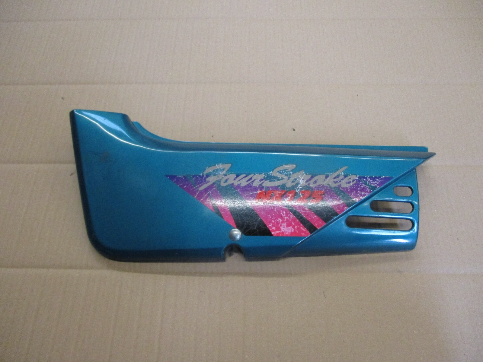 Cache latéral gauche pour Honda 125 NX Transcity - JD12