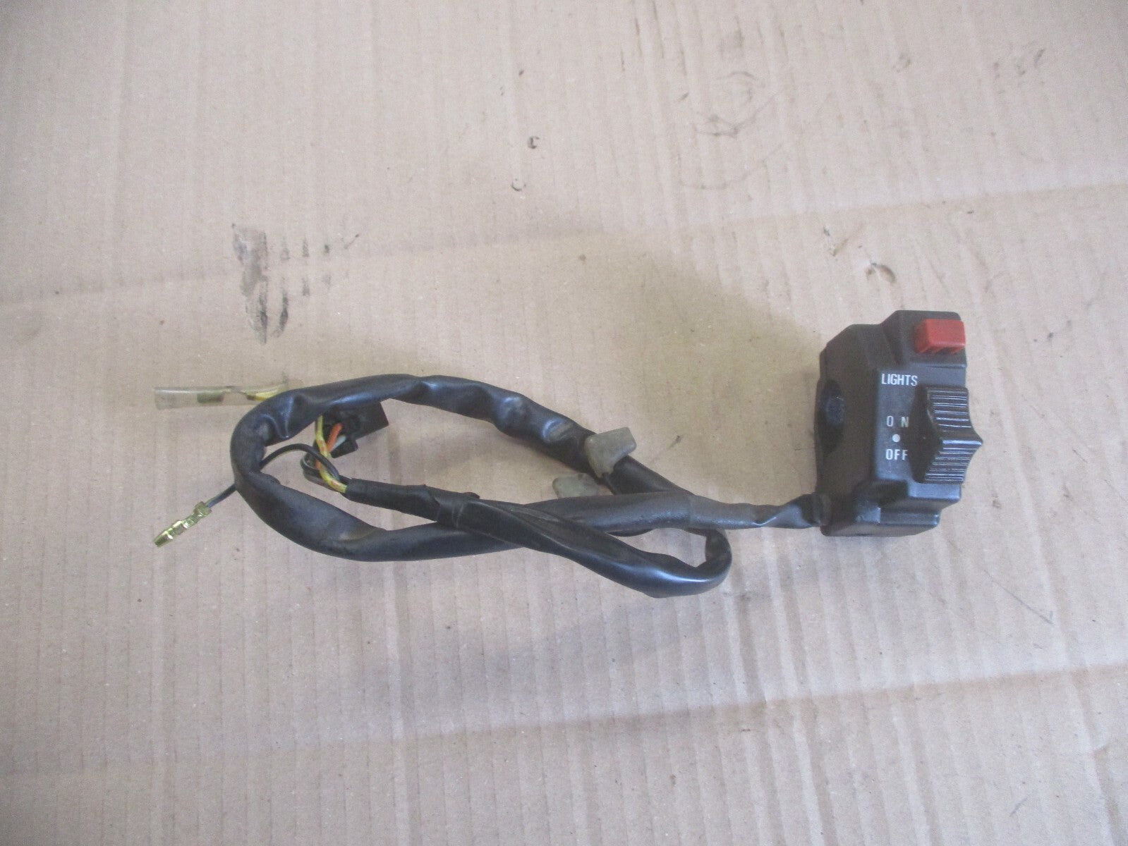 Commodo droit pour Suzuki 650 DR RS - SP42A - sans demarreur