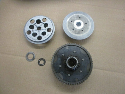Cloche + noix + couvercle d'embrayage pour Suzuki 125 DR - SF41A