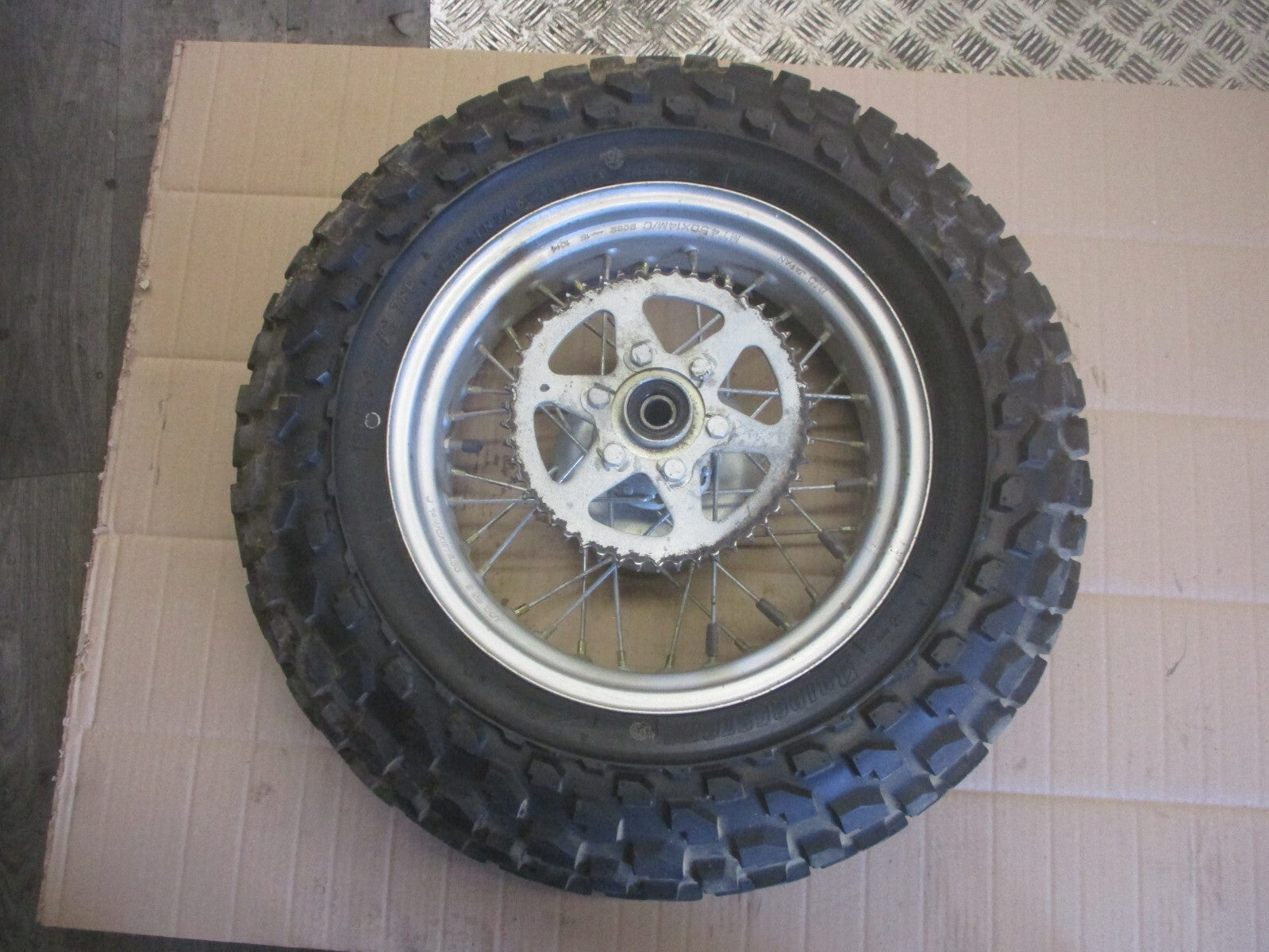Roue arrière avec pneu bon état Yamaha 125 TW - DE01 - Phase 1 - Tambour 110 mm