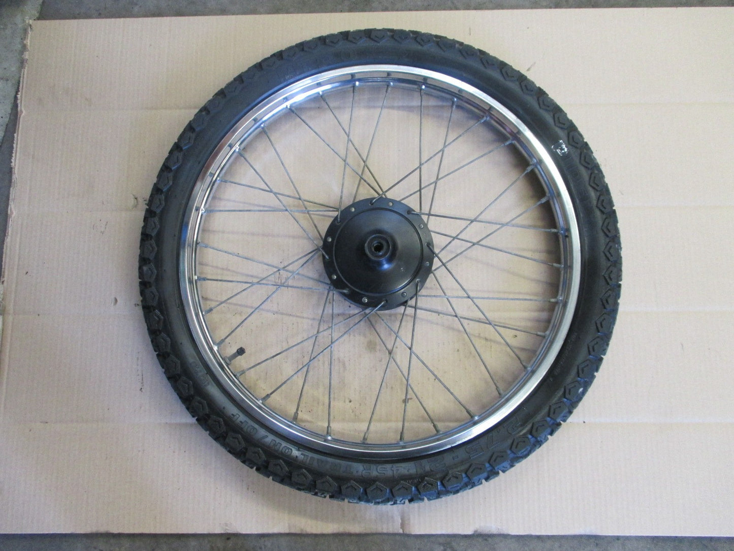 Roue avant avec pneu en bon état pour Suzuki 50 TS - ER21 - 5XAP