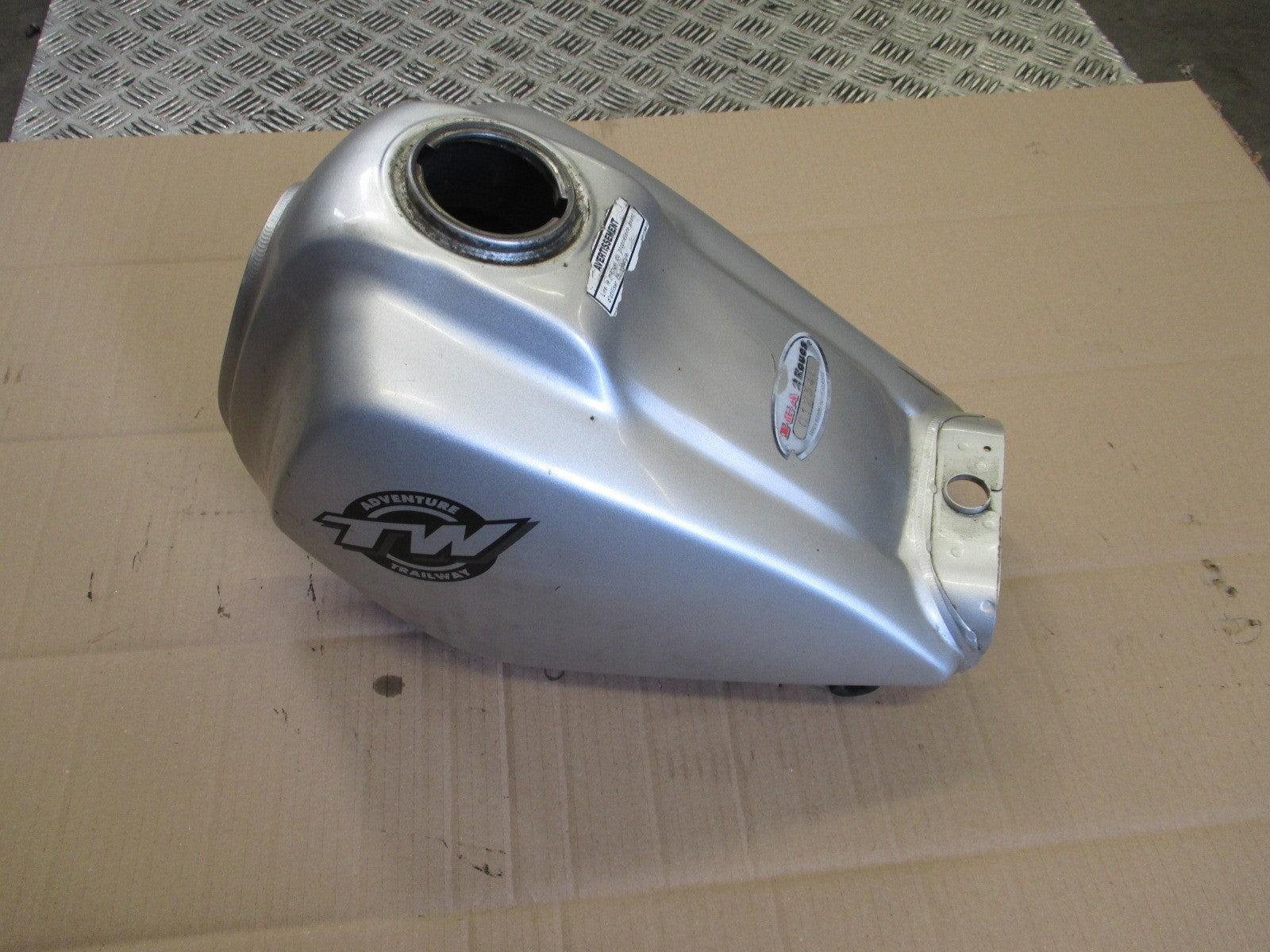 Réservoir d'essence pour Yamaha 125 TW - DE01