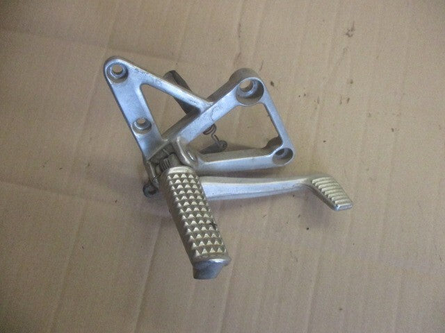 Platine cale pied avant droite + pédale de frein pour Honda 750 VFR - RC24
