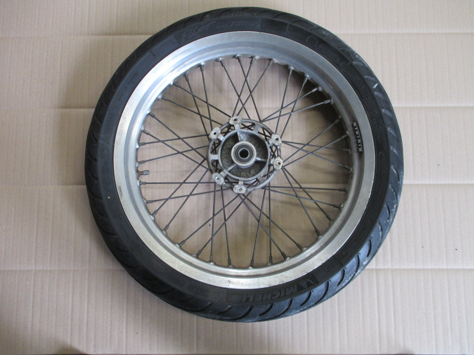 Roue avant avec pneu MICHELIN ayant peu roulé Yamaha 125 XTX - 17 pouces