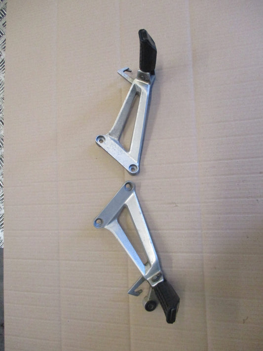Cales pieds arrière pour Honda 125 CBR - JC34