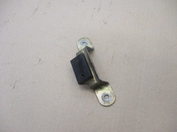 Plaque fixation arrière de réservoir pour Suzuki 600 DR - 650 DR - SN41A - SP41A