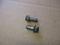 Vis de fixation cales pieds avant pour Yamaha 400 XJ - 4V7