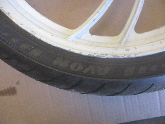 Roue avant avec pneu très peu utilisé pour Yamaha 125 RDLC - 10W