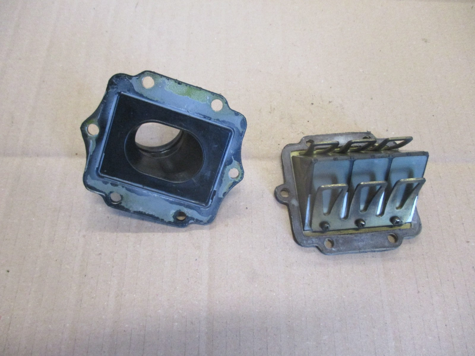 Pipe d'admission + clapets pour Kawasaki 125 KMX - MX125B