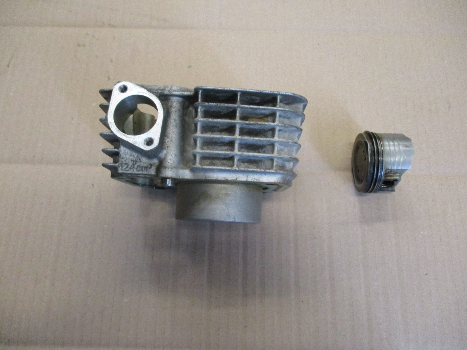 Cylindre / piston pour Honda 125 CBF - JC40A