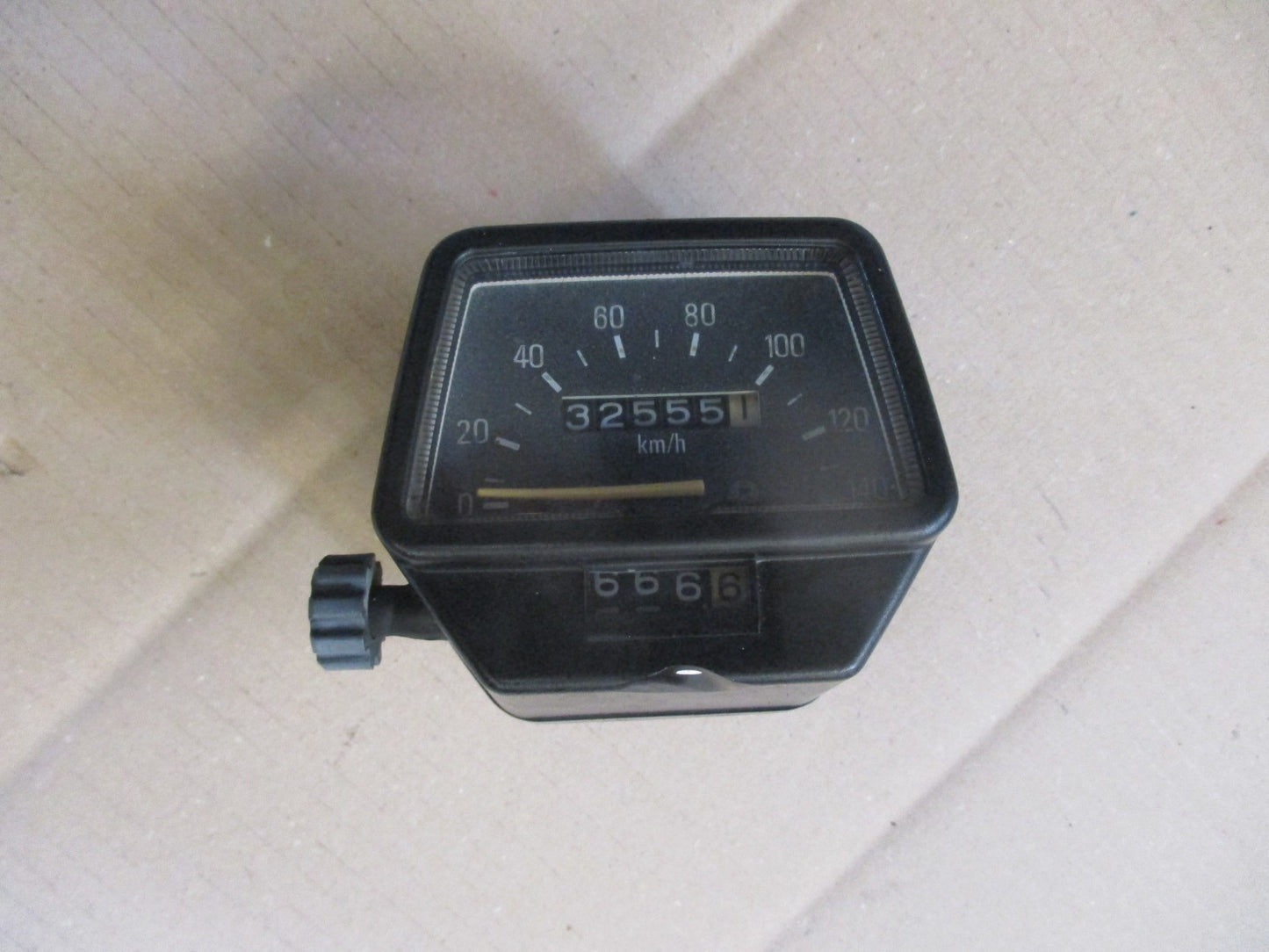 Compteur 32555 kms pour Yamaha 125 XT - 125 DTLC - 125 DTR DTRE