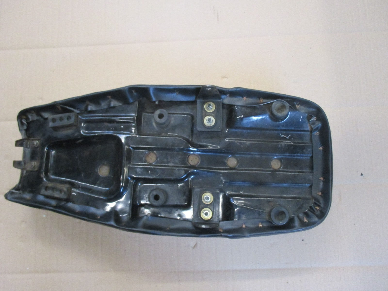 Selle refaite à neuf pour Honda 125 XLS - Dernier modèle